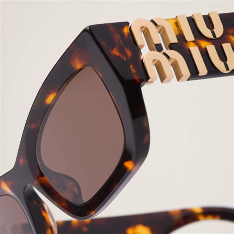 Lunettes de soleil Miu Glimpse.